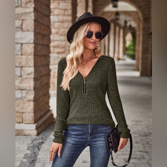 Every Day Chic Half-Zip Long Sleeve Top - Picture 1 of 4